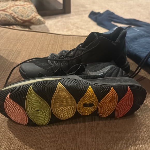 Nike Kyrie Neon - Picture 2 of 2